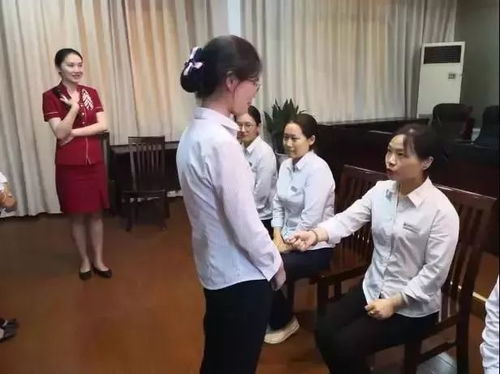 長江水務(wù)營業(yè)所舉辦服務(wù)禮儀培訓(xùn)班，提升窗口服務(wù)水平
